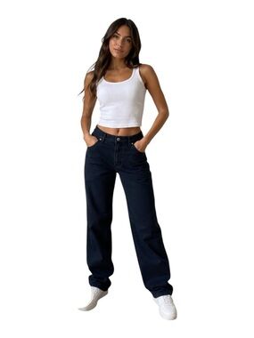 DKNY Hi-rise Straight leg Jeans, size 14 , black 5 pockets jeans.